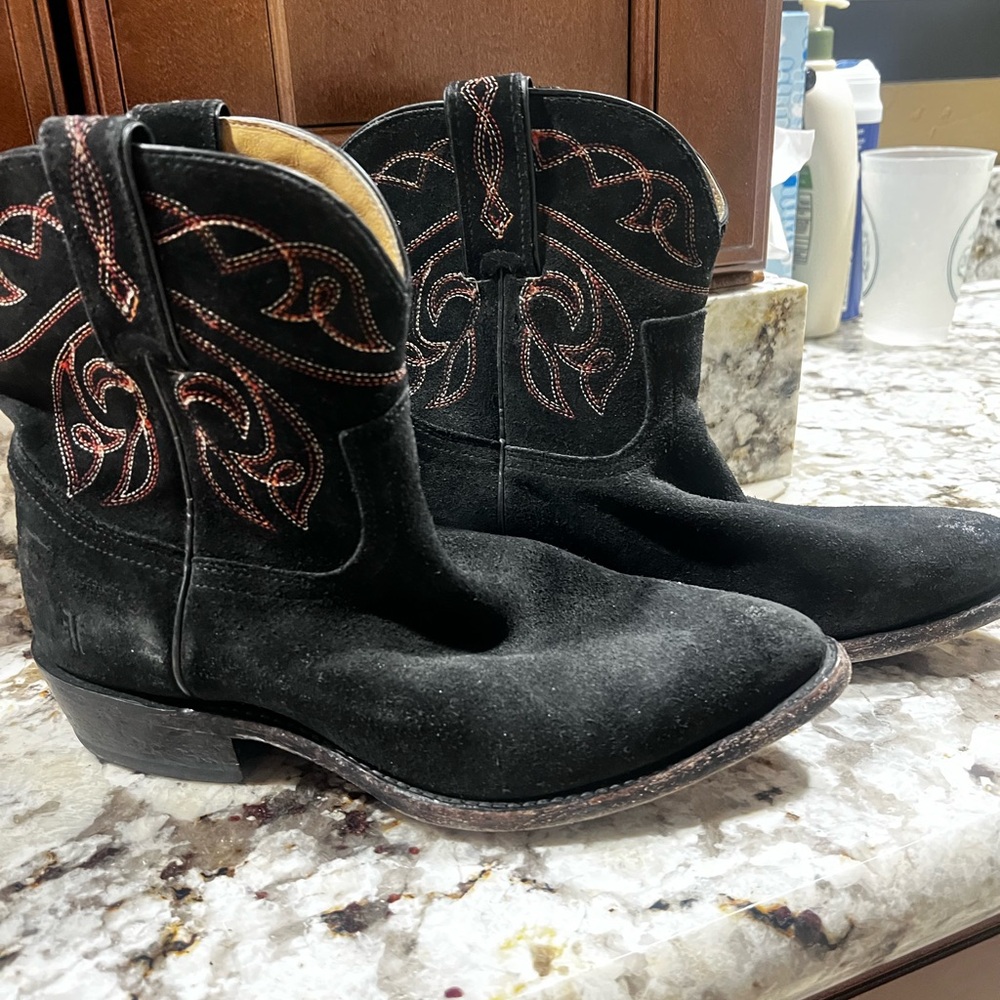 Frye Billy Short Black Ankle Boots with excellent detail stitching